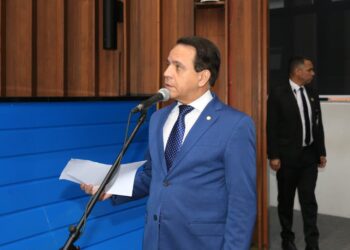 Lei de Coronel David reforça proteção ao consumidor e amplia informação sobre proibição de multa por fidelidade em MS