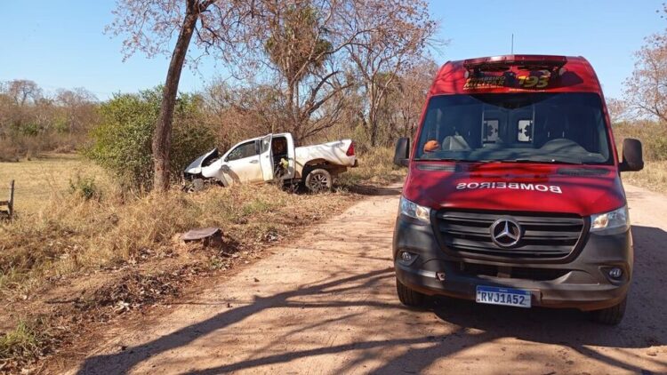 Capotamento de Hilux mata um idoso e deixa mais dois feridos em Corumbá