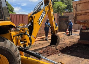 Saneamento que atravessa gerações: moradores de diferentes idades celebram novas redes de esgoto na capital