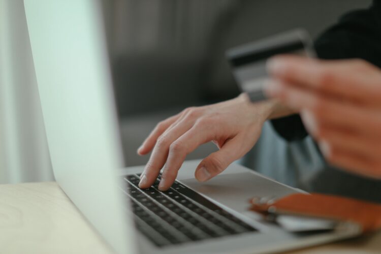 Quando o benefício custa caro: os cuidados com cashback e programas de pontos
