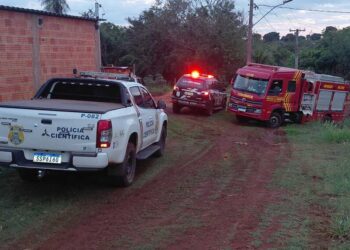 Corpo de homem é visto boiando em córrego do Jardim Universitário e mobiliza bombeiros