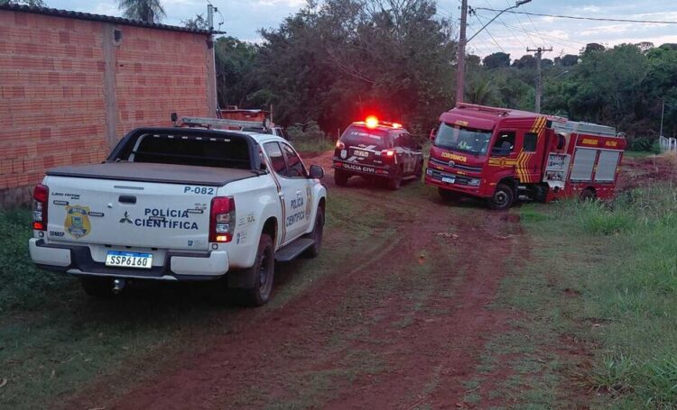 Corpo de homem é visto boiando em córrego do Jardim Universitário e mobiliza bombeiros