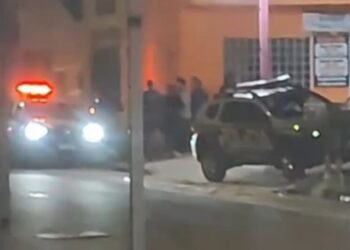 Dupla moto atira três vezes e atinge adolescente em adega no Jardim Noroeste