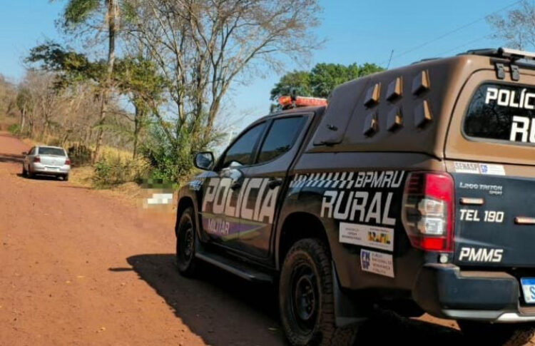 Homem é encontrado morto com tiros na nuca em estrada de Corumbá ao lado do carro