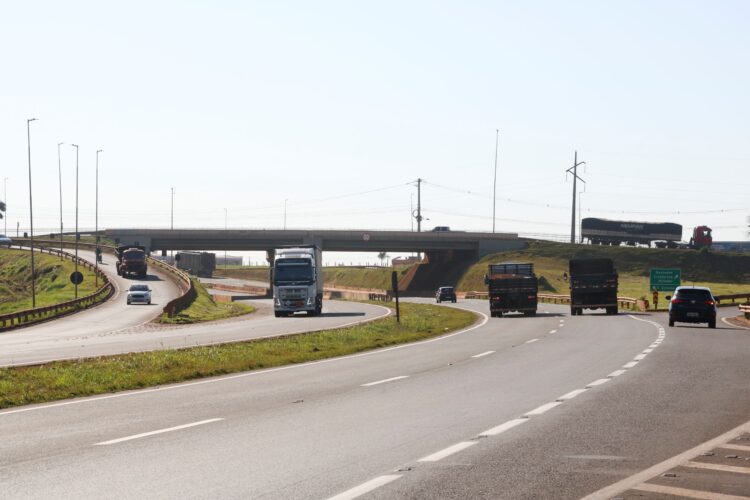 Quase 300 mil veículos devem passar pela BR-163 em MS no feriado de Nossa Senhora Aparecida