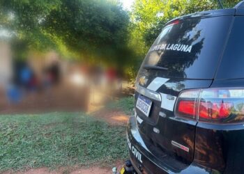 Homem é morto a tiros durante almoço com esposa e filhos em Jardim