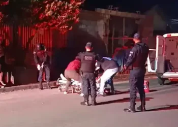 Adolescente é baleado 3 vezes, uma vez na cabeça, e está em estado grave em Água Clara