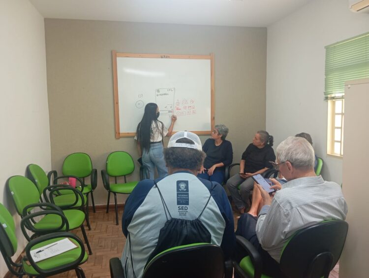 ABRAPEC promove inclusão digital e fortalece vínculos por meio do projeto Conecta em CG