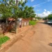 Armados com pistola atiram em Vitor que estava sentado na varanda de casa no Moreninhas III