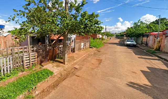 Armados com pistola atiram em Vitor que estava sentado na varanda de casa no Moreninhas III