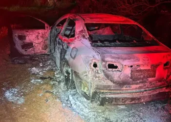 Corpo é encontrado dentro de Toyota Corolla queimado em Paranhos