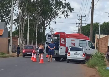 Bêbado, rapaz “dá grau” em moto e mata idosa que guardava coisas em casa no Santa Emília