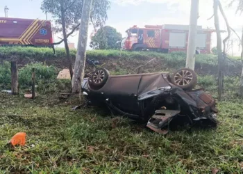 Carro sai da pista, capota e mata Sandro Cordeiro na BR-376 em Dourados