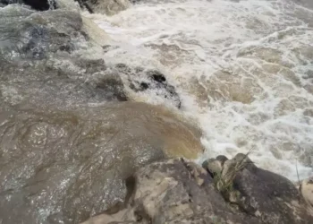 Adolescente de 12 anos desaparece no Rio Canguery em Coronel Sapucaia e bombeiros fazem buscas
