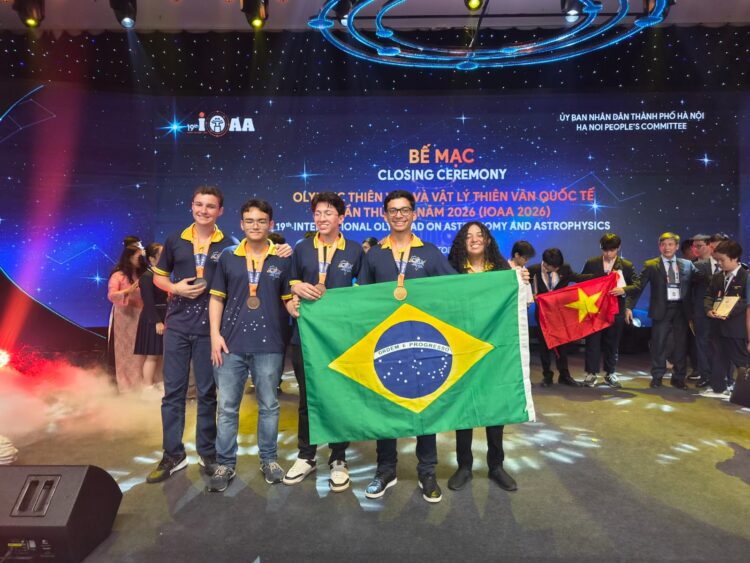 Brasil faz história com medalhas de ouro, prata e bronze na Olimpíada Internacional de Astronomia e Astrofísica