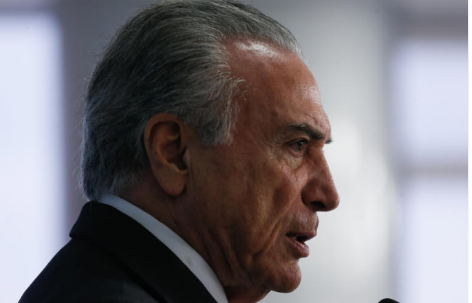 Michel Temer, que chegou a 82% de rejeição popular, vai votar em Flávio