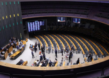 Câmara aprova aumento do teto do MEI para R$ 140 mil; texto vai ao Senado