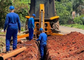 Famílias acompanham chegada das redes de esgoto e destacam benefícios para as crianças em CG