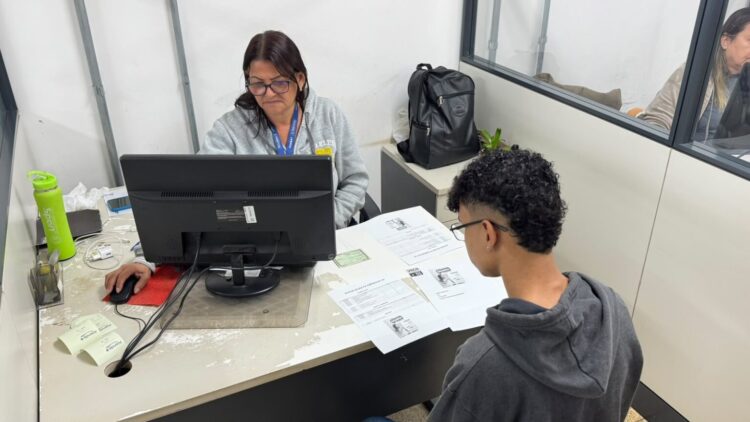 CG tem 841 vagas nesta quinta, entre elas, auxiliar de manutenção predial, barman, conferente de logística e fiscal de obras. 