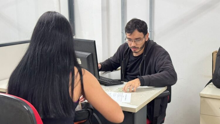 Funsat oferta 677 vagas e realiza Emprega CG à tarde