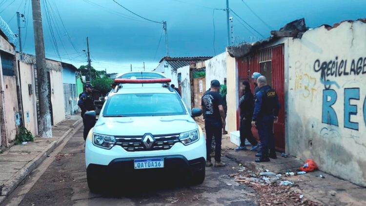 Guarda fecha ferro-velho clandestino e recupera peças de semáforo após furtos na Capital