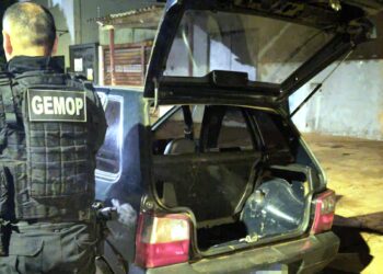 Adolescente é apreendido dirigindo Fiat Uno furtado e com faróis apagados