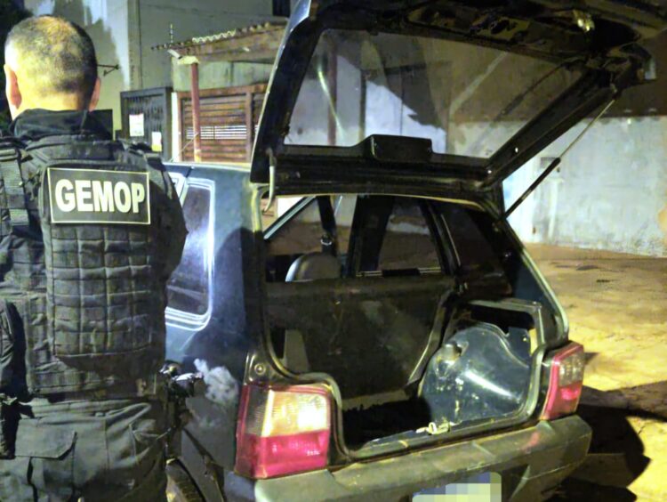 Adolescente é apreendido dirigindo Fiat Uno furtado e com faróis apagados