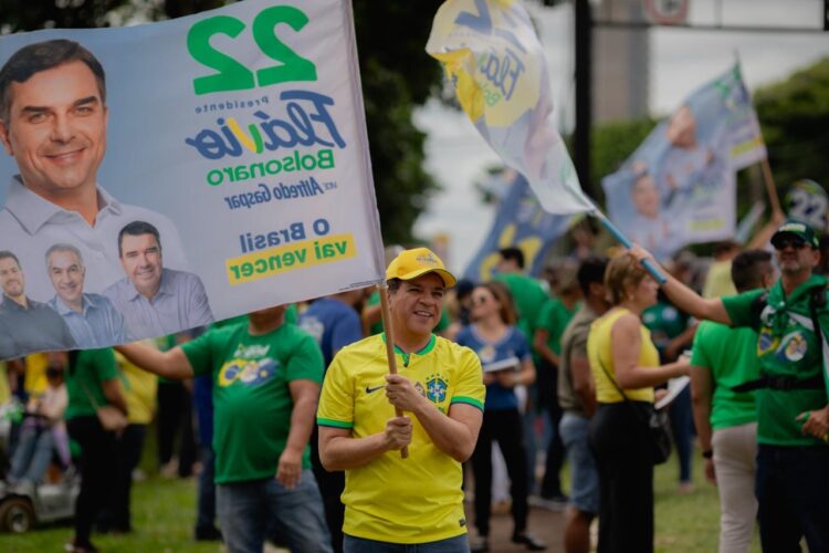 Encontrão 22 reúne milhares de pessoas na Capital e Coronel David intensifica apoio por Flávio Bolsonaro
