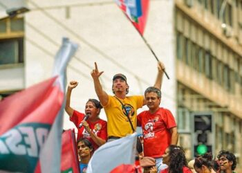 Vereador Jean Ferreira puxa maior ato da esquerda em 30 anos em MS, com cerca de 10 mil pessoas nas ruas