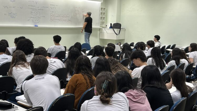 Aulão gratuito do Enem será no sábado em CG para orientar estudantes na reta final de preparação