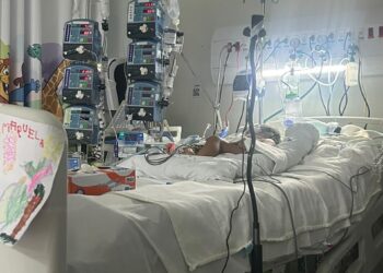 Após se afogar, bebê de 11 meses deixa UTI em hospital de CG nos braços da mãe