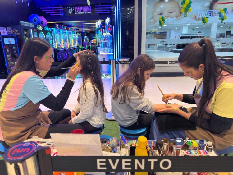 Mês das Crianças reúne sorteios, brindes e atividades gratuitas para as famílias em shopping da Capital