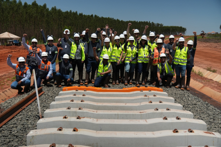  Projeto Sucuriú instala primeiros dormentes em ferrovia e avança para nova etapa das obras