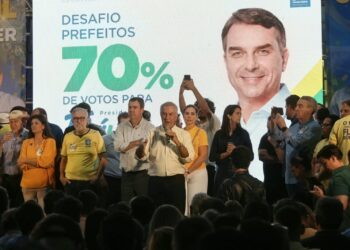 Reinaldo quer, com a ajuda dos 79 prefeitos, ampliar a vitória de Flávio Bolsonaro em MS