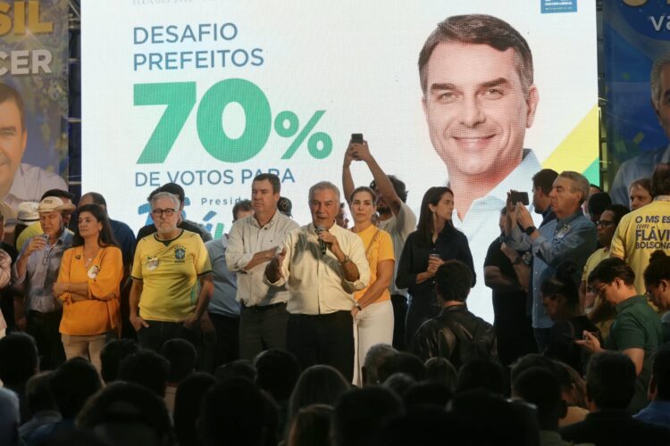 Reinaldo quer, com a ajuda dos 79 prefeitos, ampliar a vitória de Flávio Bolsonaro em MS
