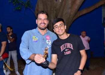 Jovem de 16 anos dedica seu primeiro voto a Capitão Contar na eleição ao Senado em MS