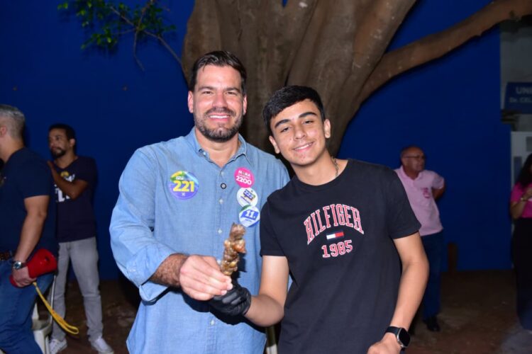 Jovem de 16 anos dedica seu primeiro voto a Capitão Contar na eleição ao Senado em MS