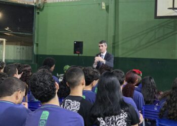 Magistratura aproxima Justiça de estudantes em escola da região do Iracy Coelho em CG