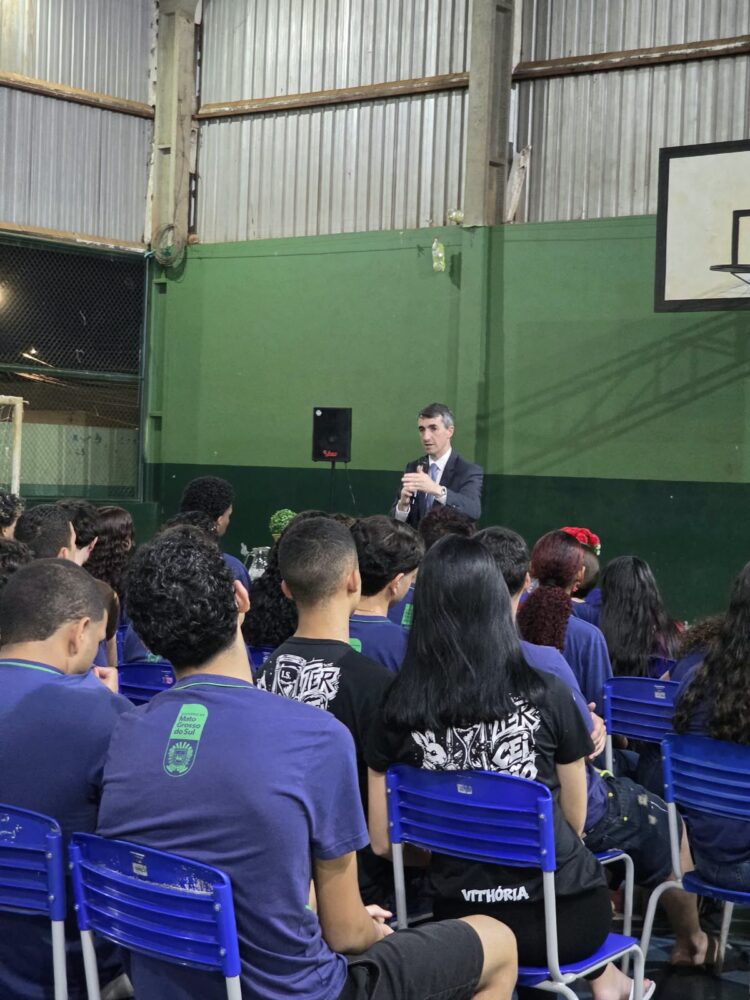 Magistratura aproxima Justiça de estudantes em escola da região do Iracy Coelho em CG