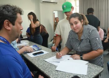 PrefCG assina termo de compromisso para mais 27 famílias realizarem sonho da casa própria