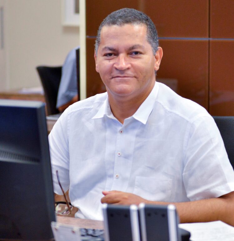 ARTIGO: Todos somos professores, por Wilson Aquino