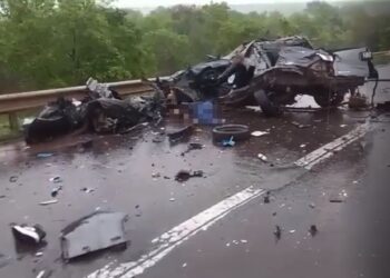 Militares do Exército de 19 anos morrem em colisão entre Toro e carreta em Rio Verde