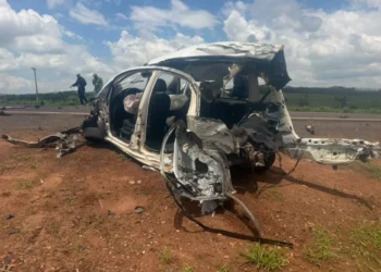 Colisão de carro com carreta na BR-267 mata jovem de 19 anos em Bataguassu