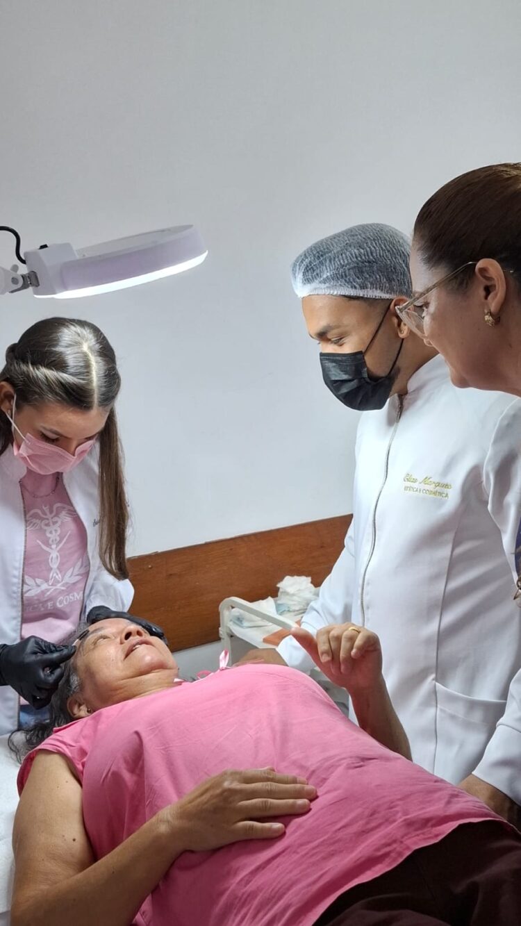 Outubro Rosa: beleza, autoestima e acolhimento em uma manhã inesquecível  para atendidas pela ABRAPEC