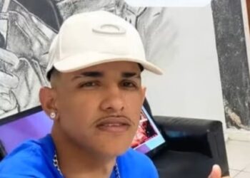 Rapaz corre, mas é cravejado por balas no chão de borracharia no Bairro Centro-Oeste
