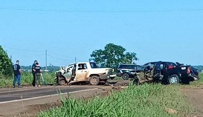 Duas pessoas morrem em colisão entre caminhonetes na BR-262 em Ribas do Rio Pardo