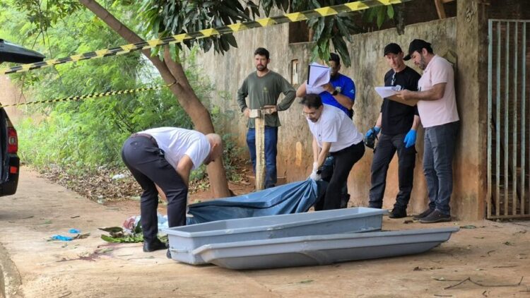 Homem tenta podar mangueira, cai de escada e morre no Nova Campo Grande